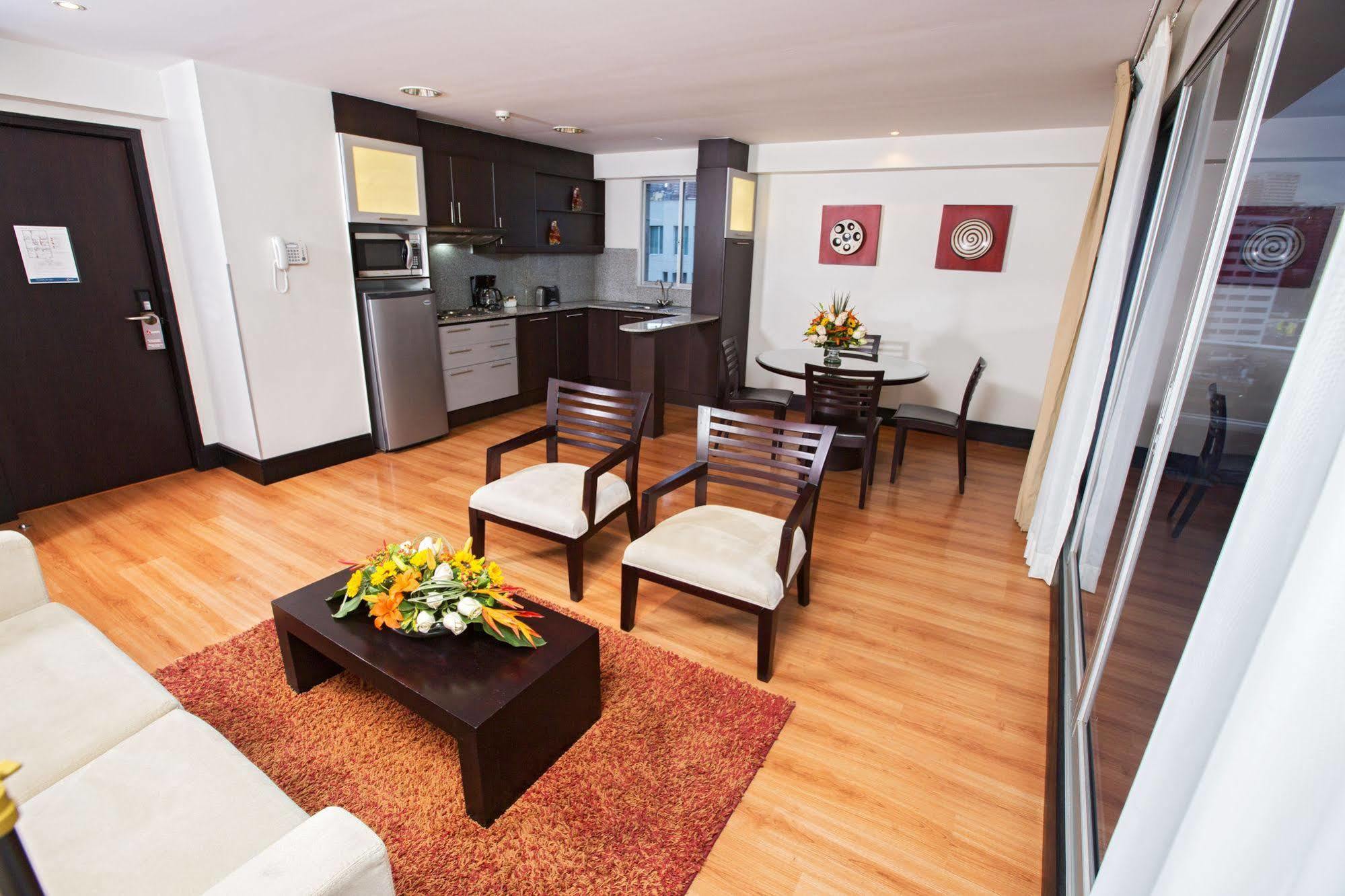 Hotel Lugano Suites 基多 外观 照片