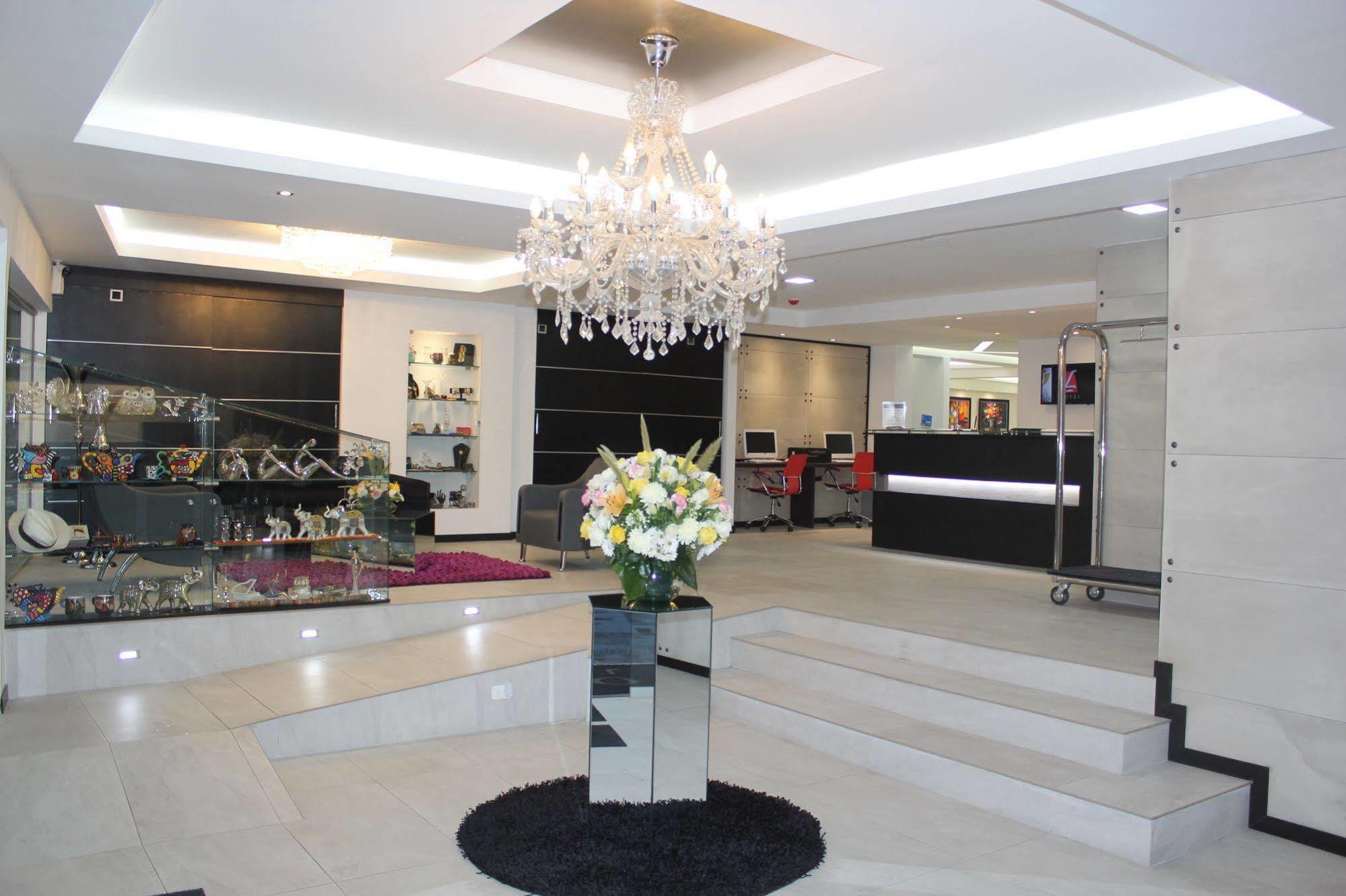 Hotel Lugano Suites 基多 外观 照片